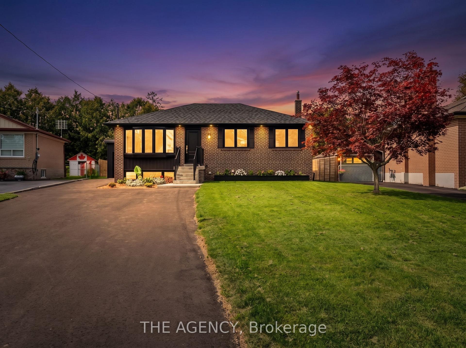 Photo 2 of 26 Webster Drive, Aurora, Aurora Highlands — HOMEH