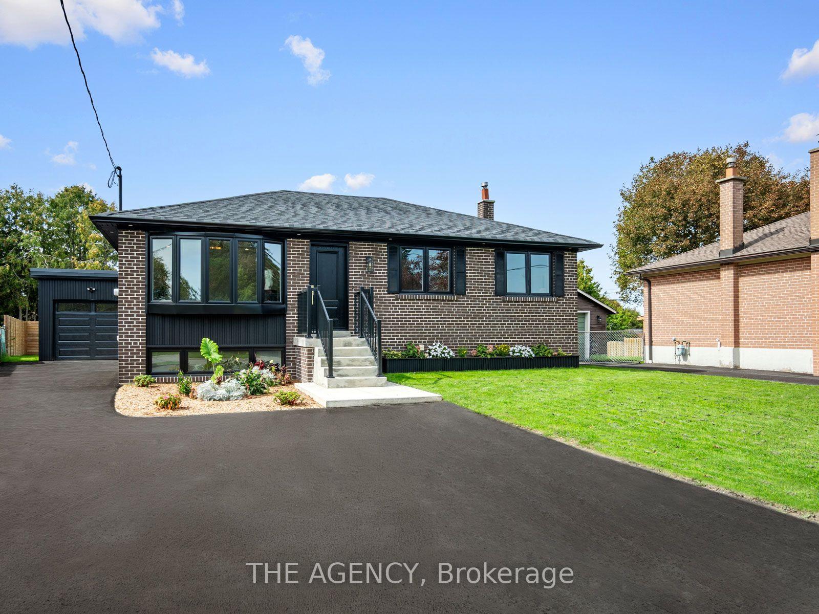 Photo 3 of 26 Webster Drive, Aurora, Aurora Highlands — HOMEH