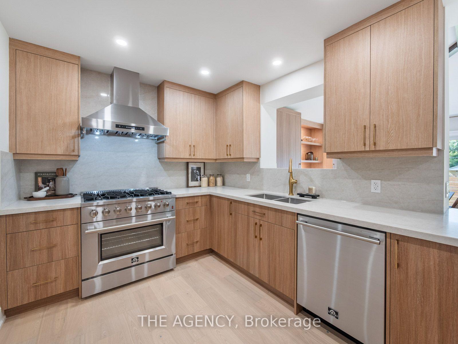Photo 17 of 26 Webster Drive, Aurora, Aurora Highlands — HOMEH