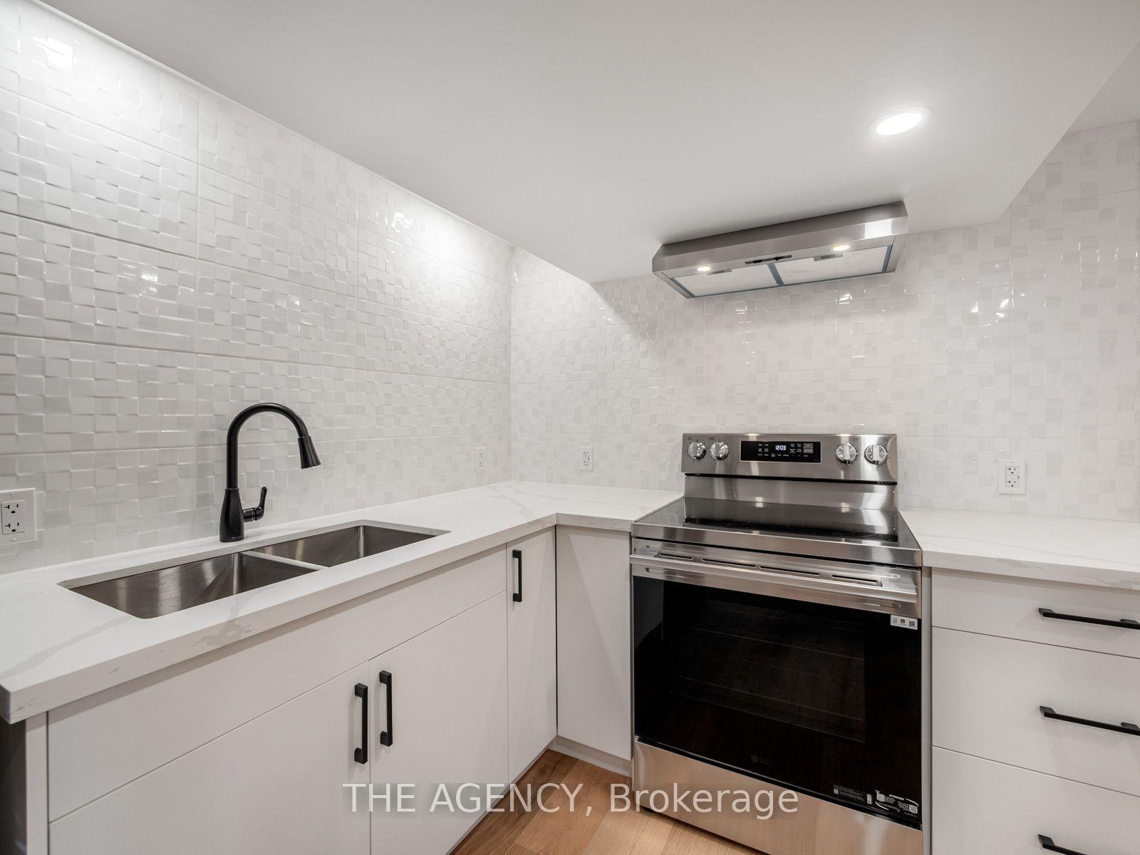 Photo 35 of 26 Webster Drive, Aurora, Aurora Highlands — HOMEH