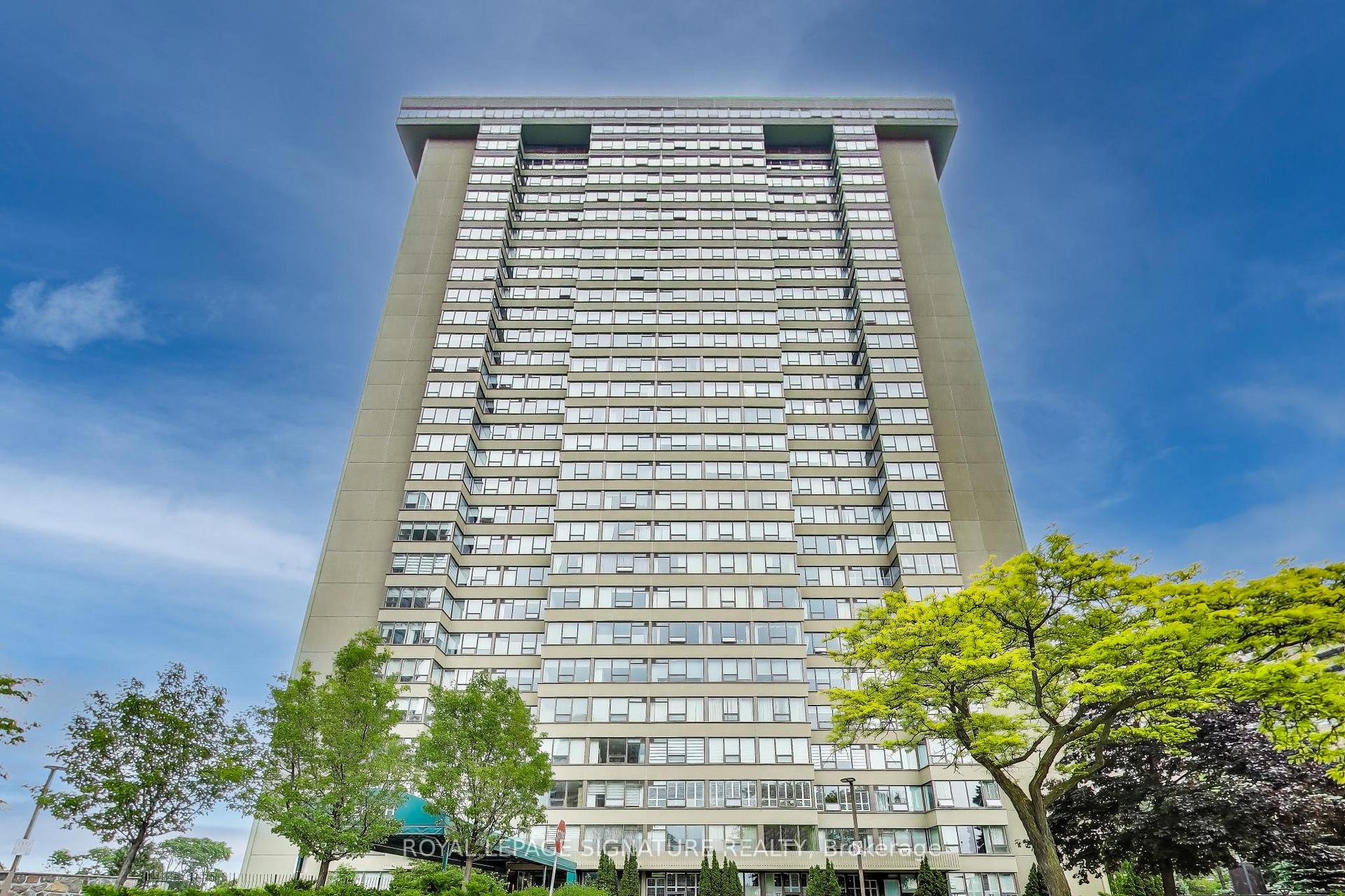 Photo 2 of Unit 208, 55 Skymark Drive, North York, Hillcrest Village — HOMEH