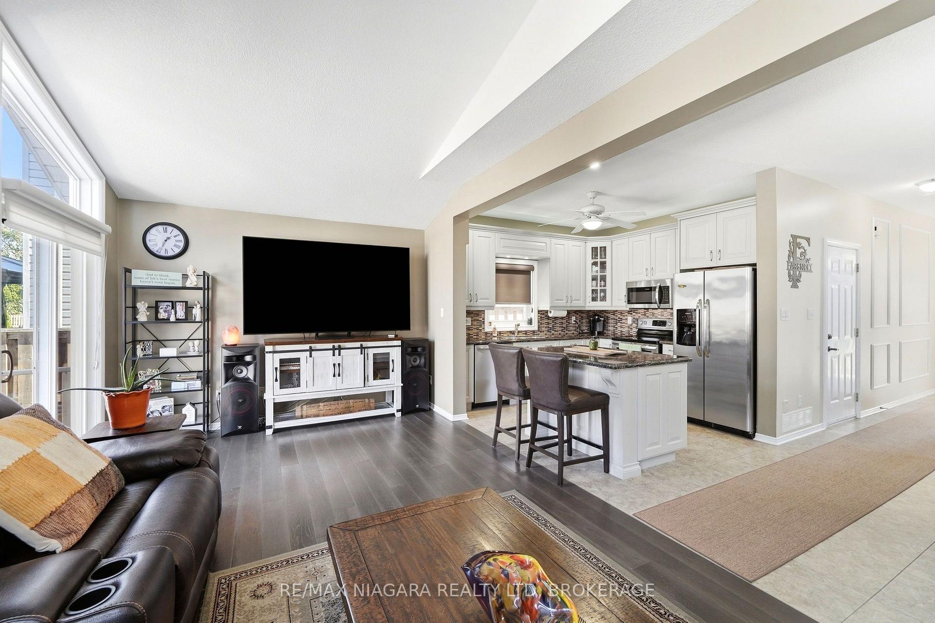 Photo 6 of 7441 Trinity Court, Niagara Falls, Mt. Carmel — HOMEH