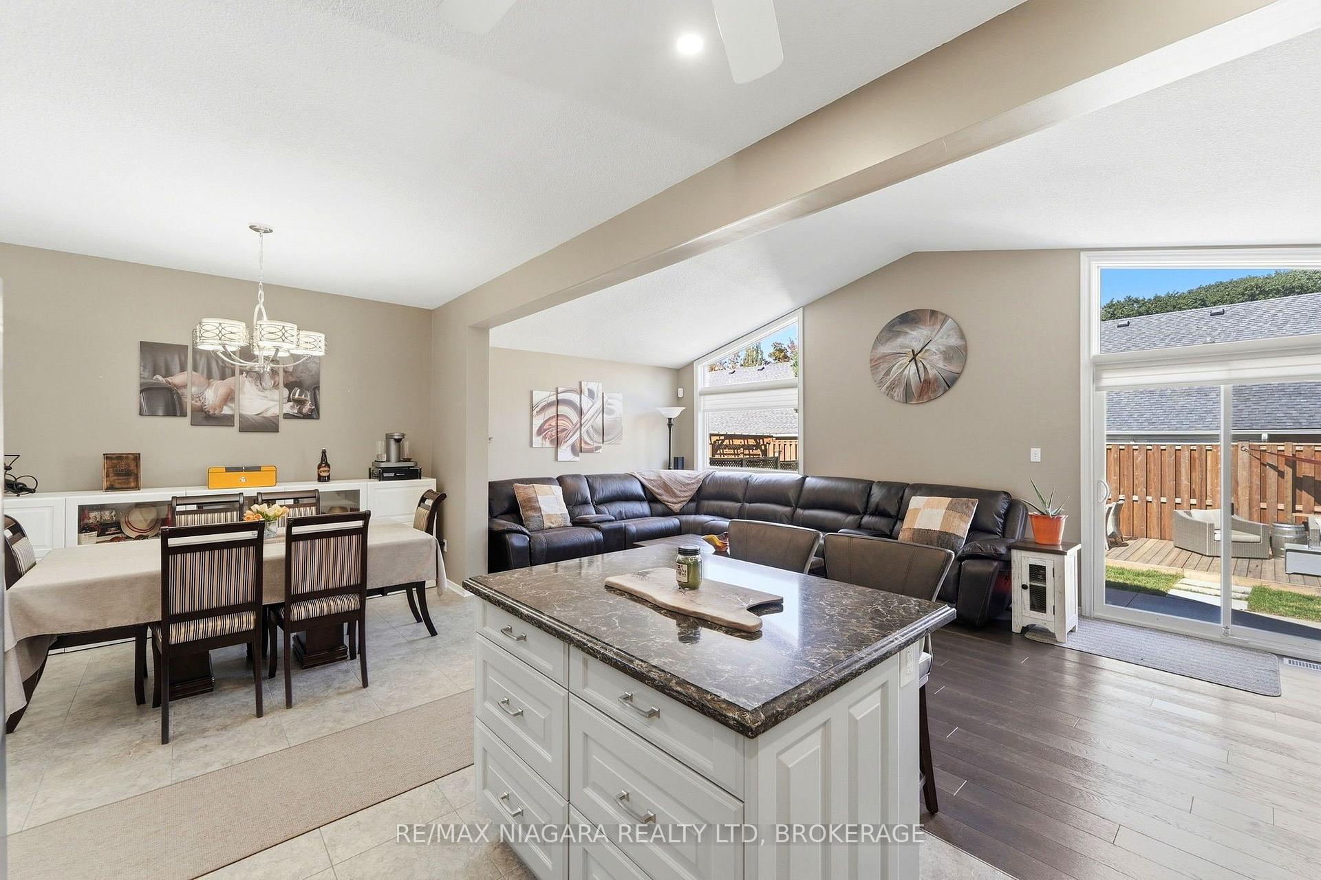 Photo 7 of 7441 Trinity Court, Niagara Falls, Mt. Carmel — HOMEH