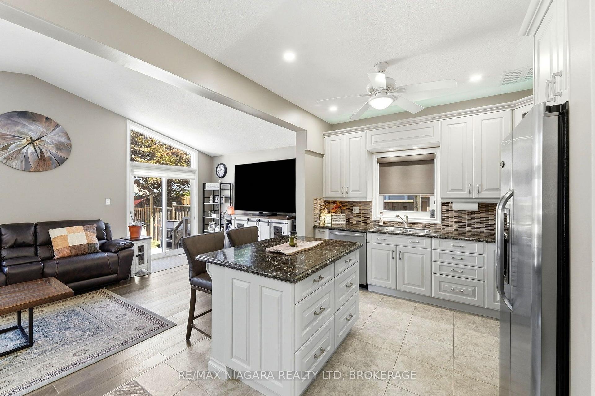 Photo 9 of 7441 Trinity Court, Niagara Falls, Mt. Carmel — HOMEH