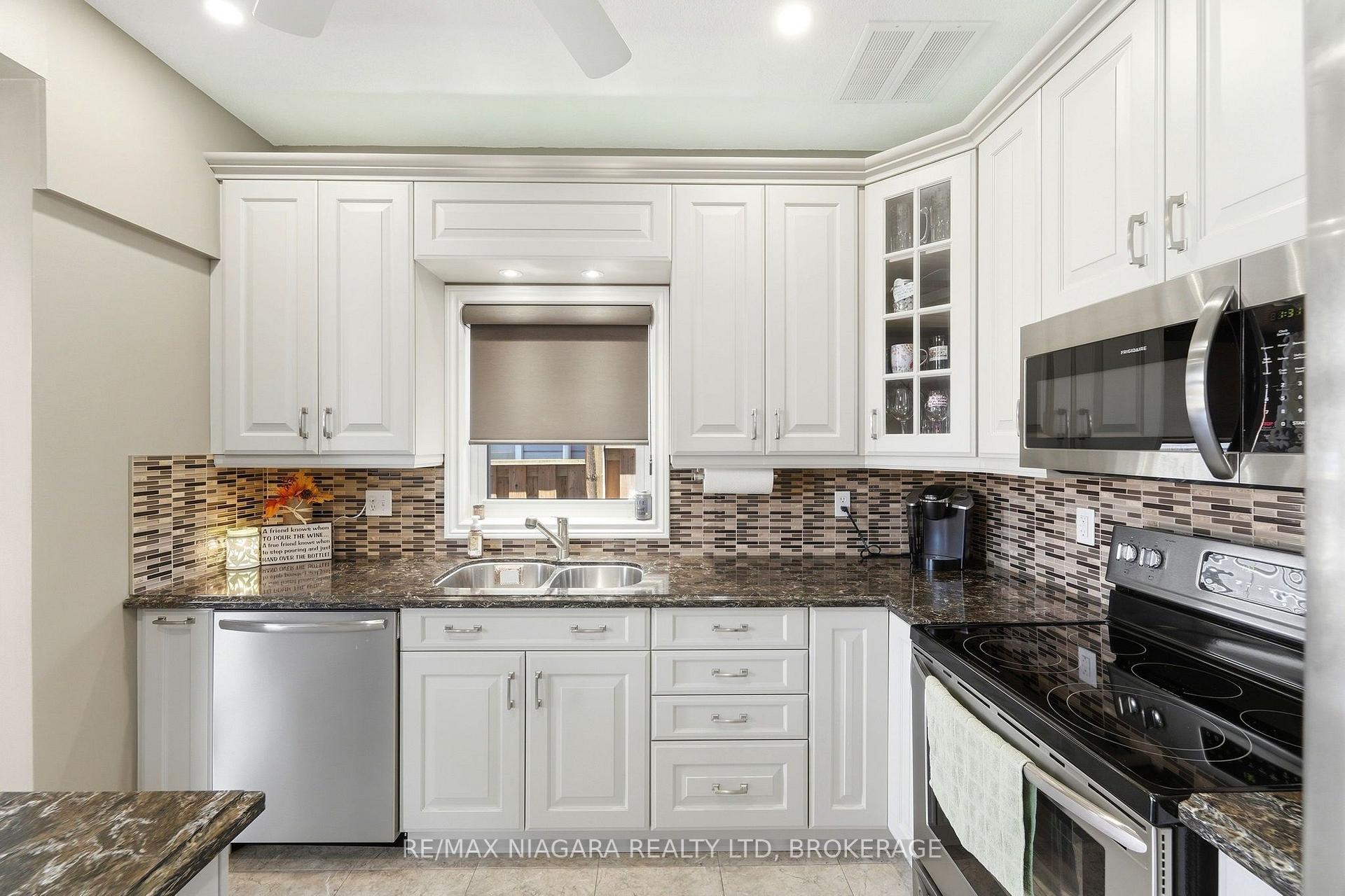 Photo 10 of 7441 Trinity Court, Niagara Falls, Mt. Carmel — HOMEH