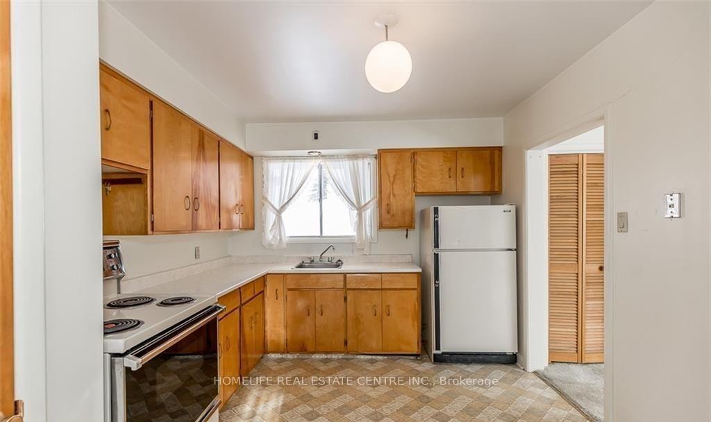 Photo 12 of Unit (upstairs), 28 Pratt Road, Barrie, Wellington — HOMEH