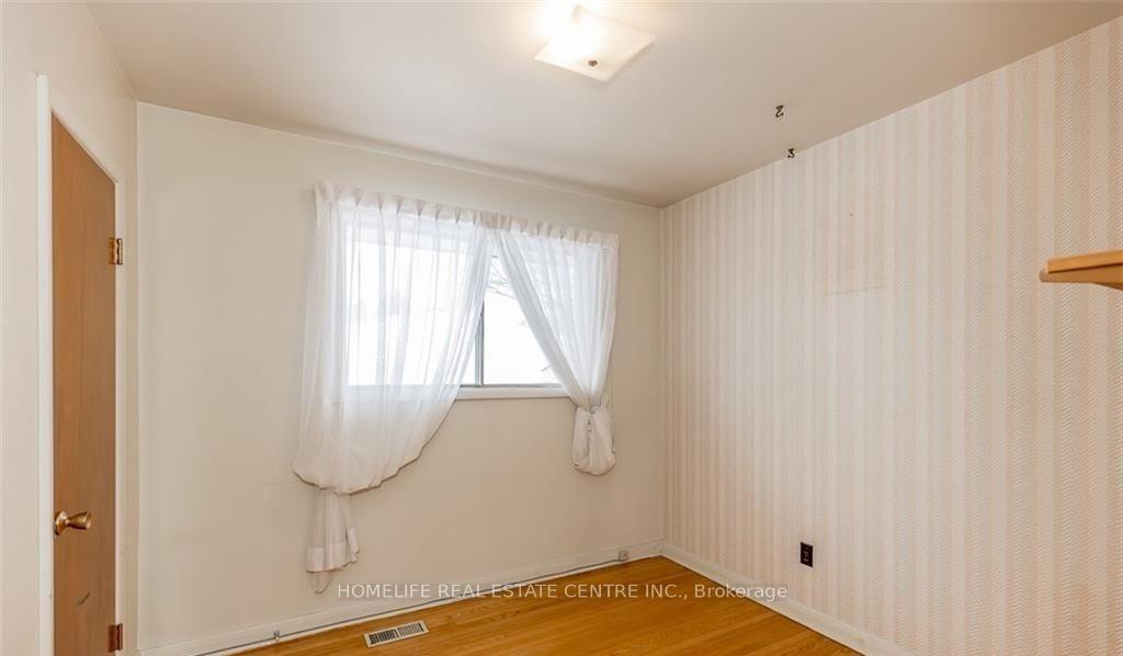 Photo 15 of Unit (upstairs), 28 Pratt Road, Barrie, Wellington — HOMEH