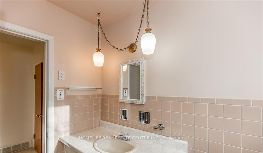 Photo 17 of Unit (upstairs), 28 Pratt Road, Barrie, Wellington — HOMEH