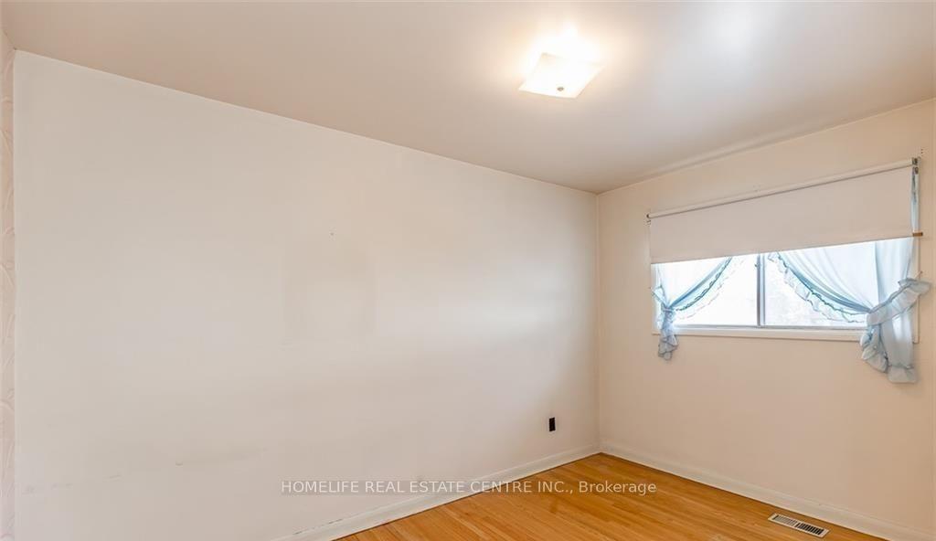 Photo 21 of Unit (upstairs), 28 Pratt Road, Barrie, Wellington — HOMEH