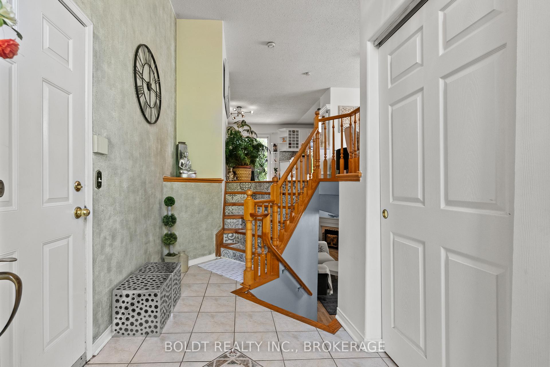 Photo 5 of 4333 Southerland Court, Niagara Falls, Lyons Creek — HOMEH