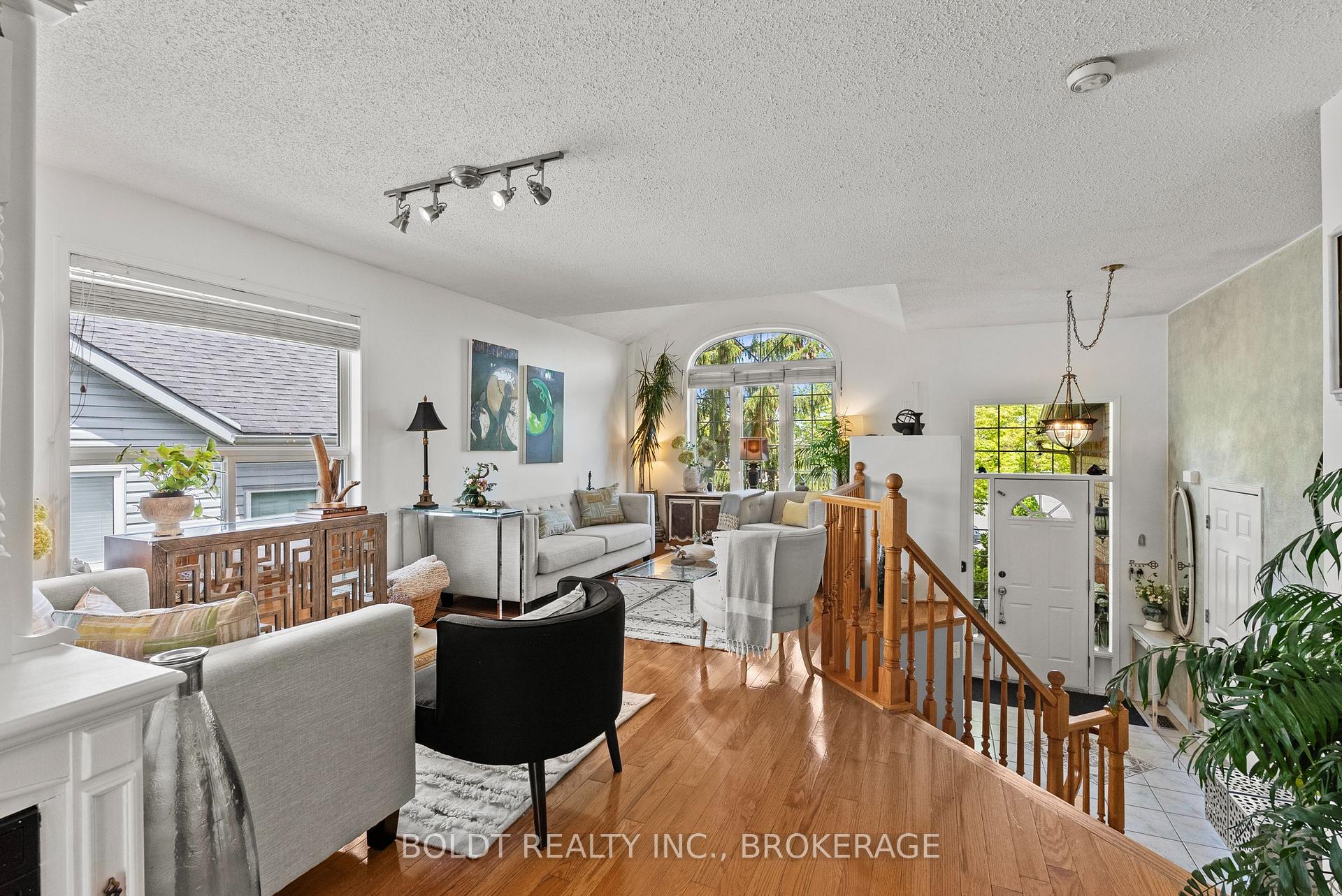 Photo 6 of 4333 Southerland Court, Niagara Falls, Lyons Creek — HOMEH