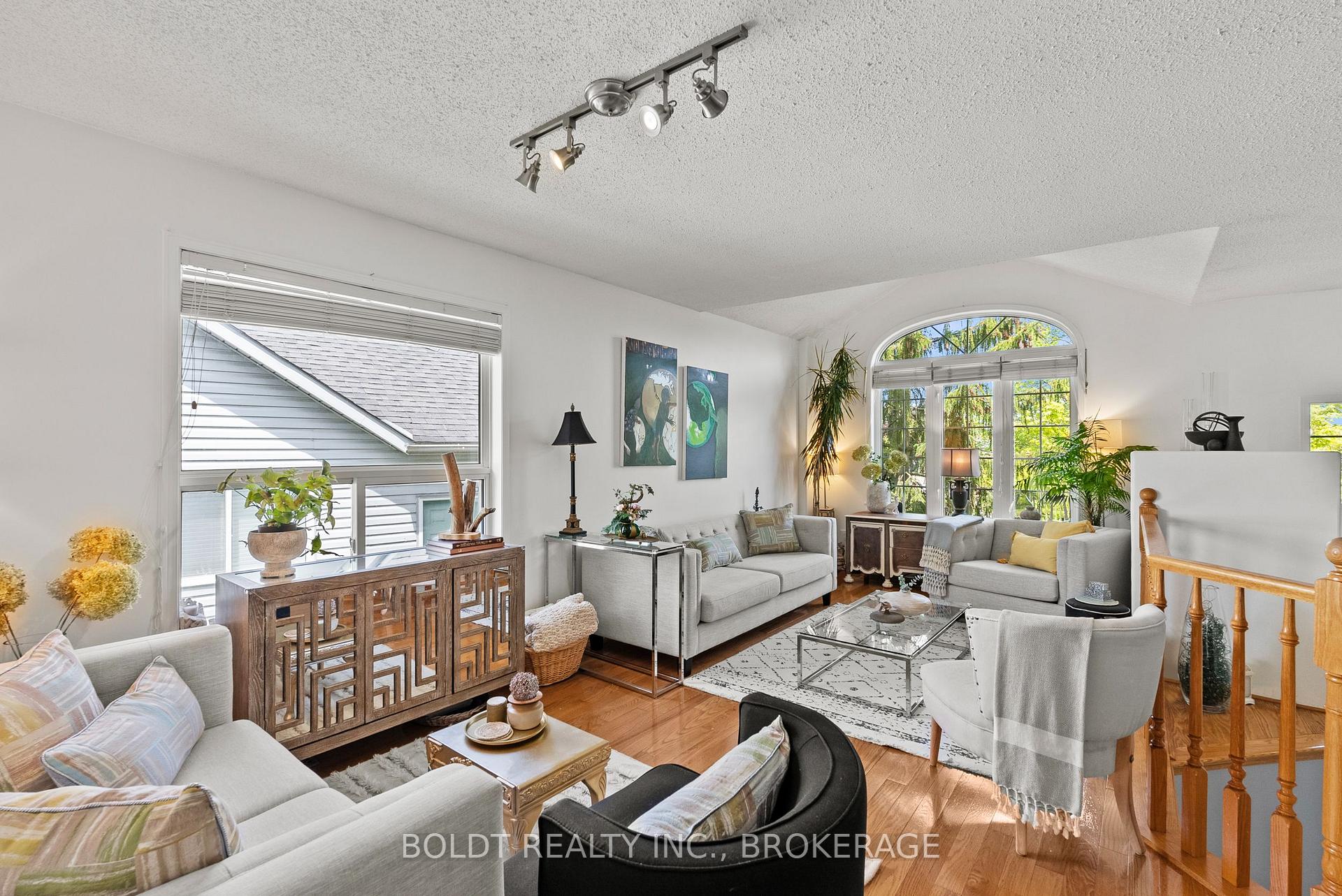 Photo 7 of 4333 Southerland Court, Niagara Falls, Lyons Creek — HOMEH
