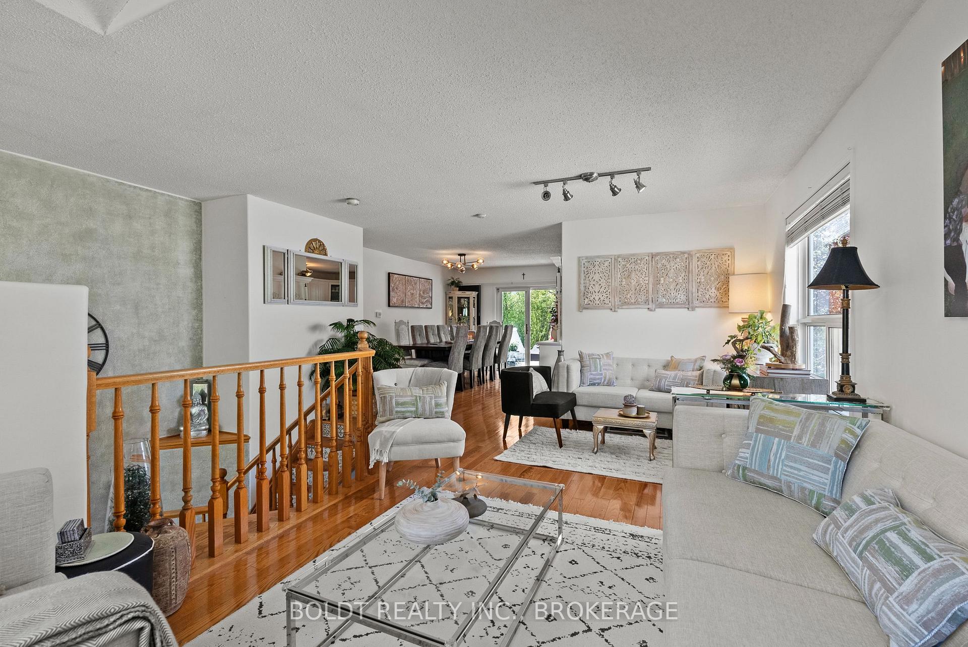 Photo 9 of 4333 Southerland Court, Niagara Falls, Lyons Creek — HOMEH