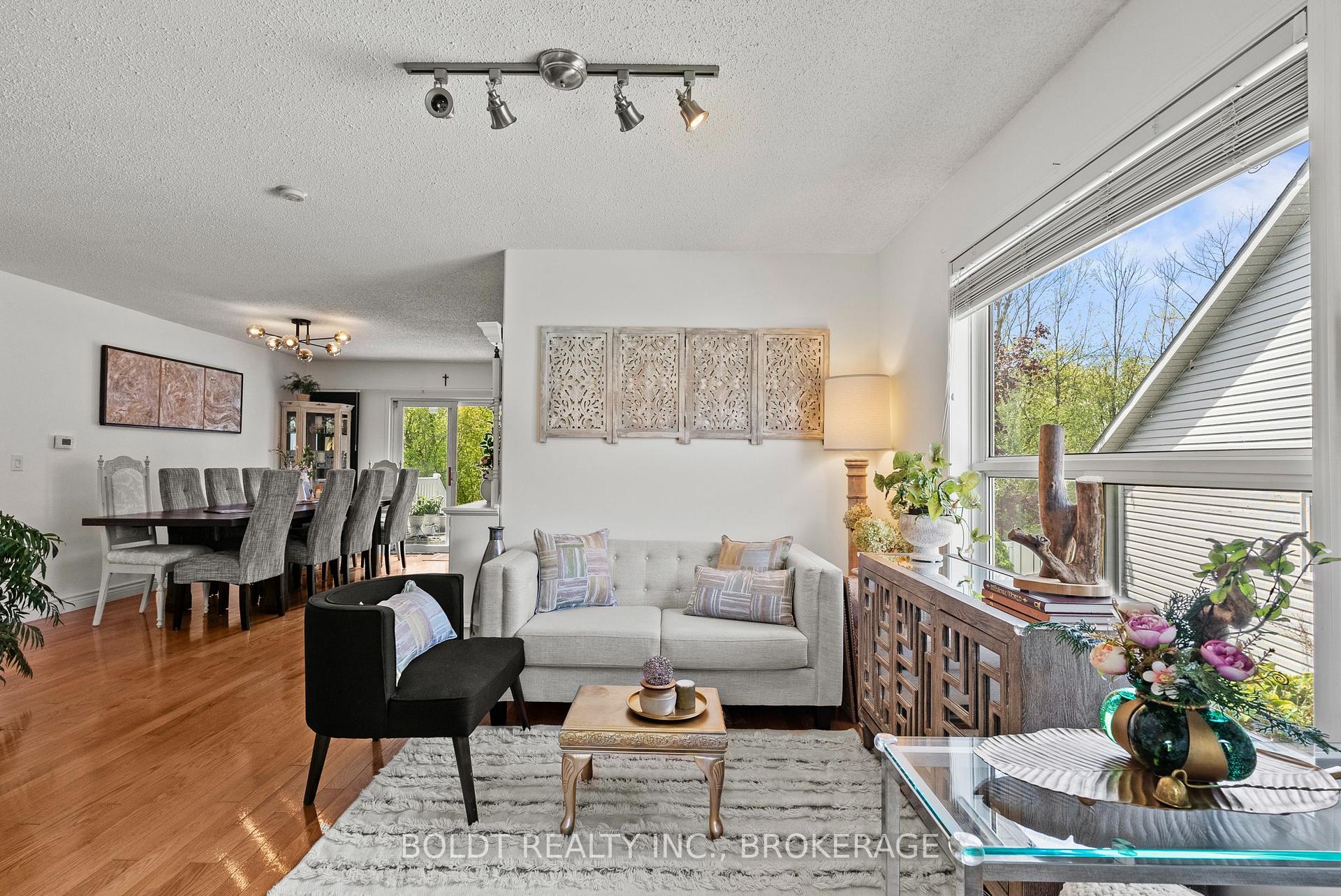 Photo 10 of 4333 Southerland Court, Niagara Falls, Lyons Creek — HOMEH