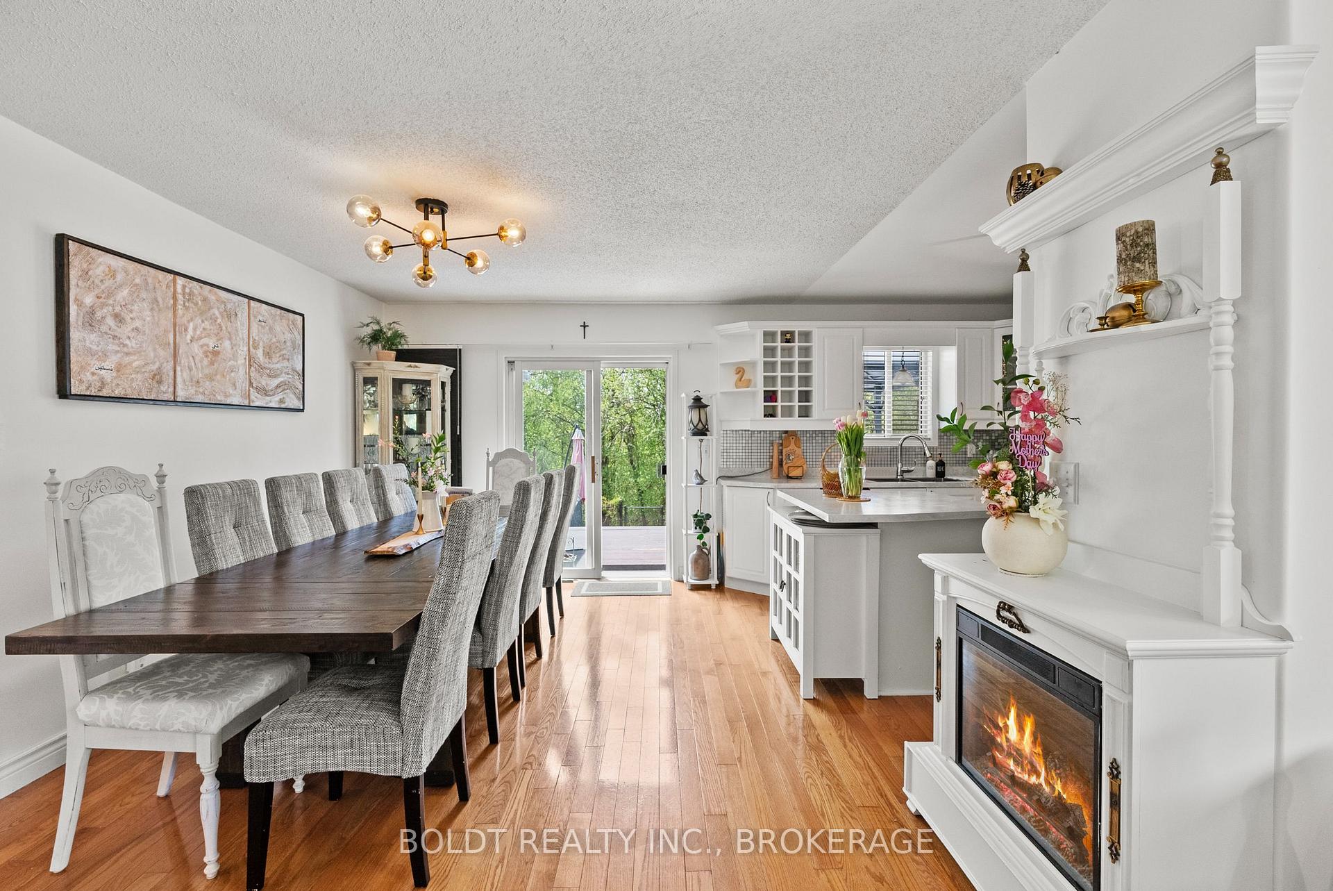 Photo 11 of 4333 Southerland Court, Niagara Falls, Lyons Creek — HOMEH