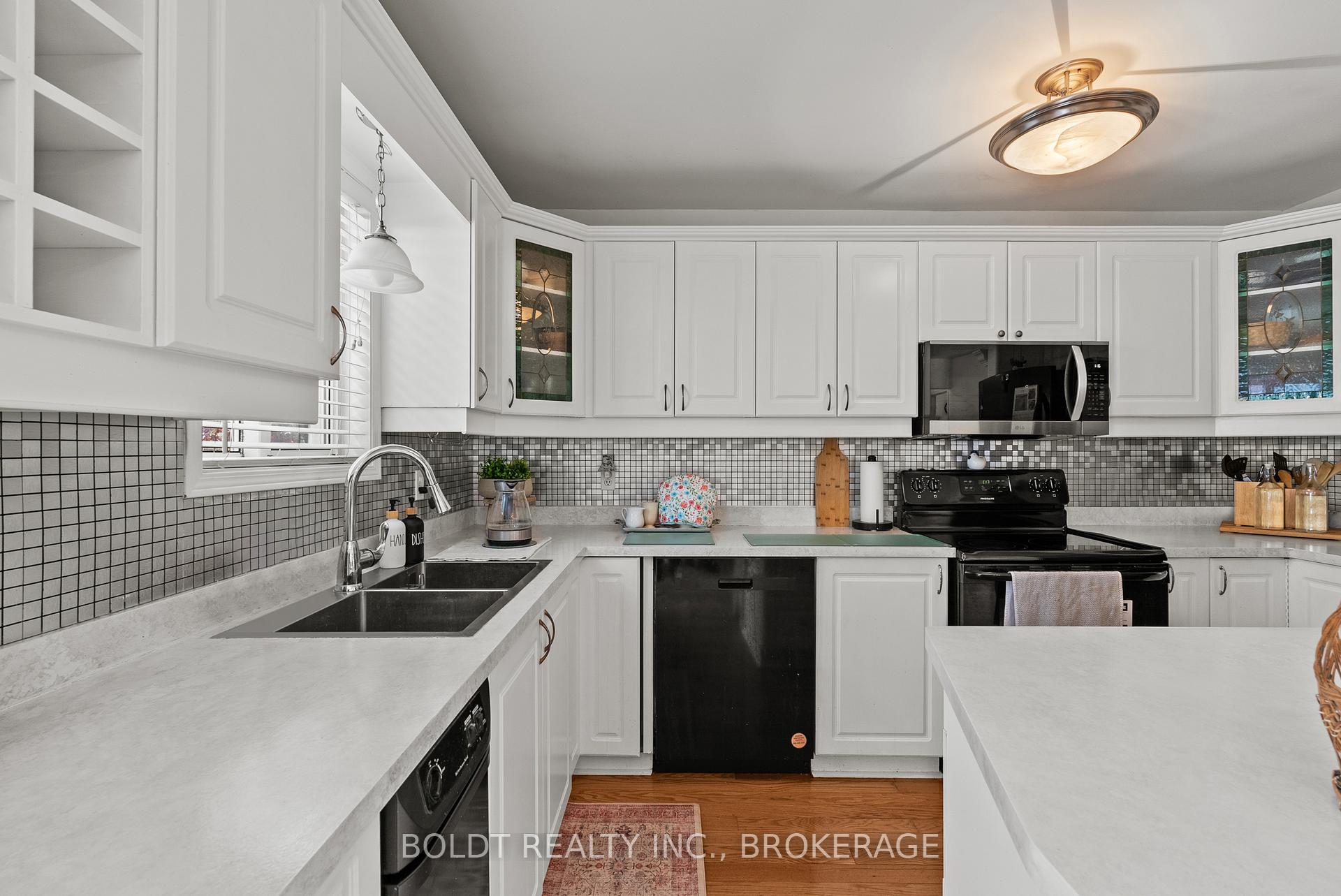 Photo 13 of 4333 Southerland Court, Niagara Falls, Lyons Creek — HOMEH