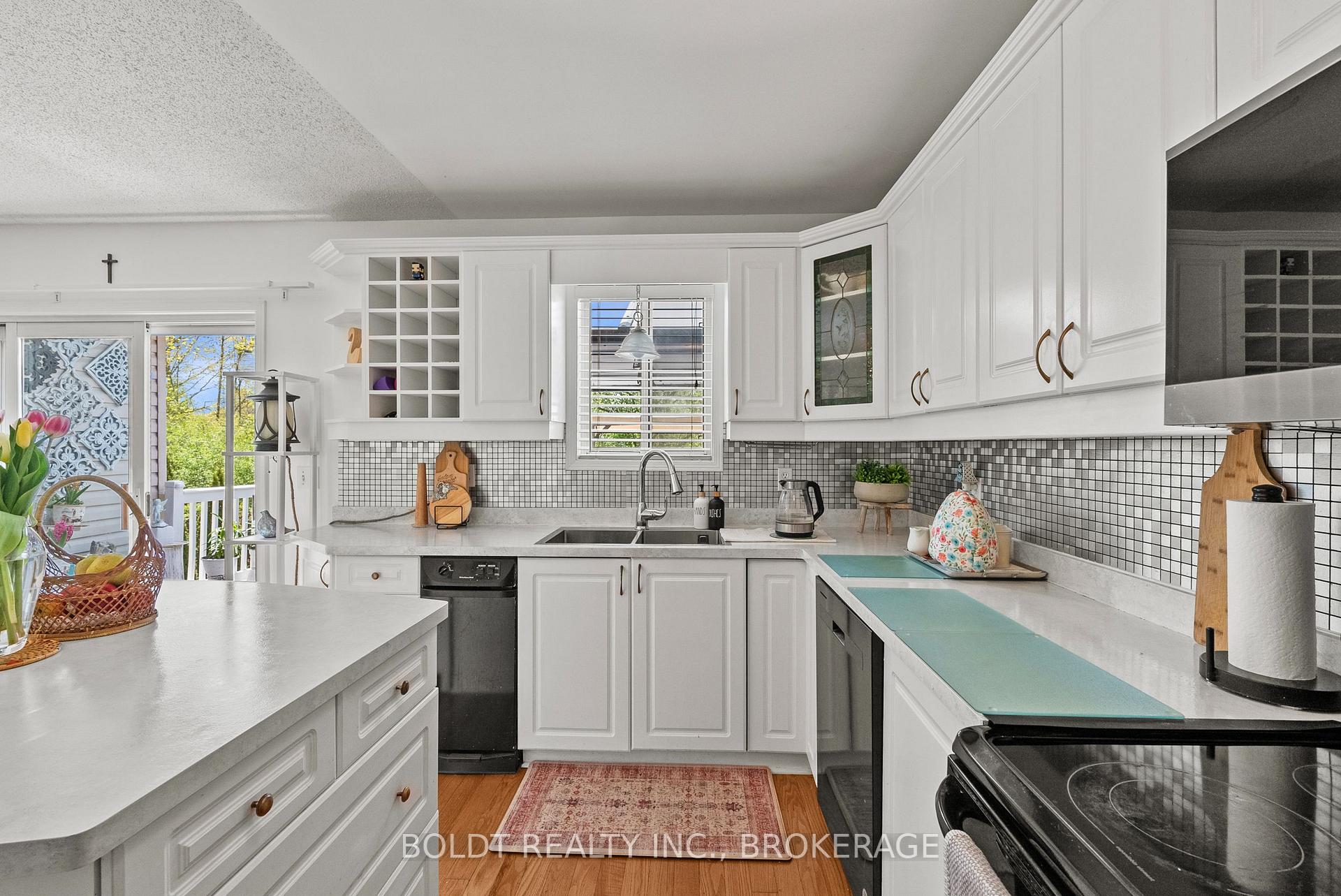 Photo 14 of 4333 Southerland Court, Niagara Falls, Lyons Creek — HOMEH