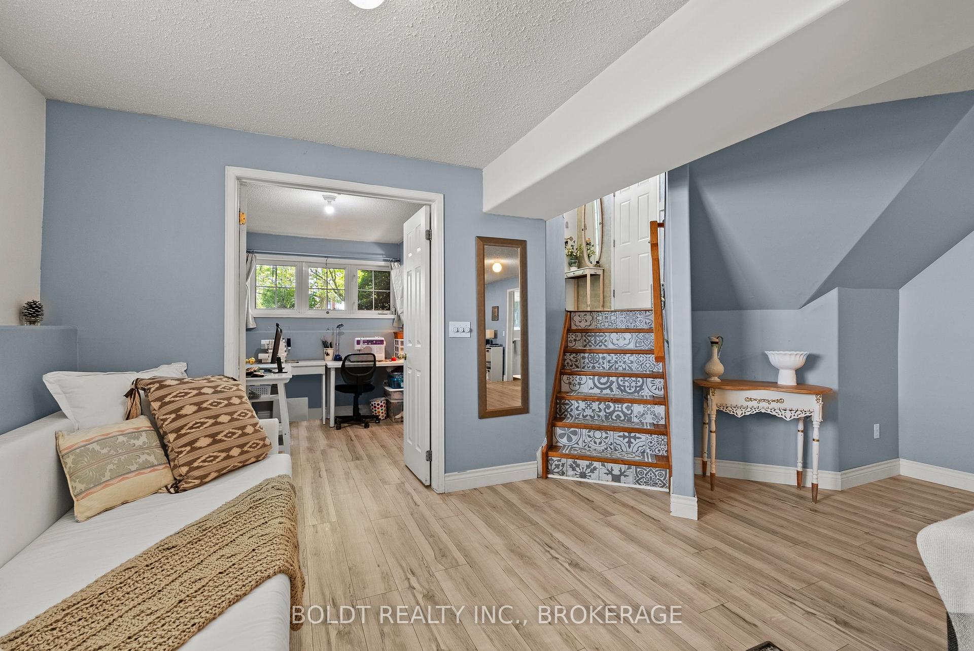 Photo 18 of 4333 Southerland Court, Niagara Falls, Lyons Creek — HOMEH