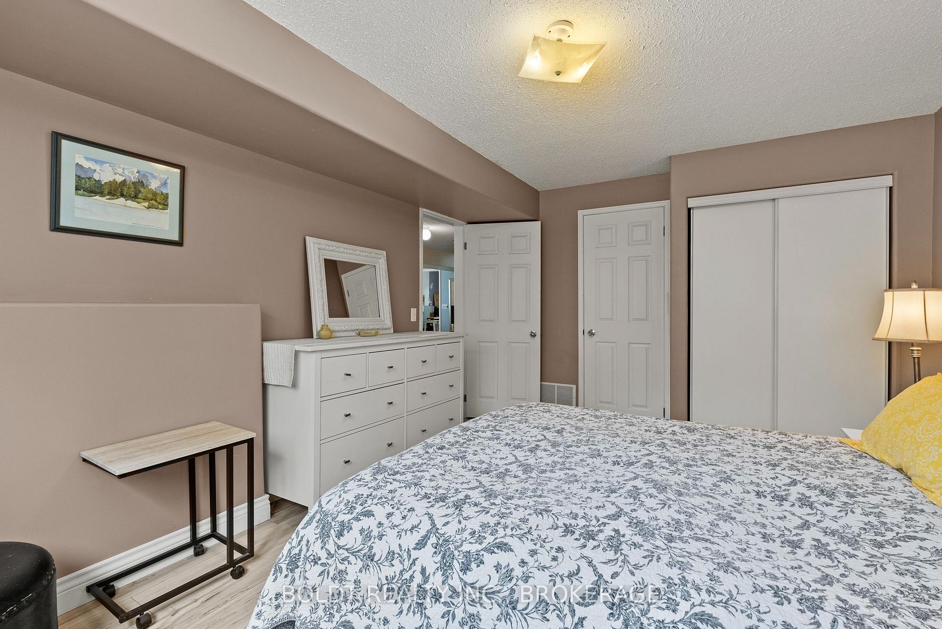 Photo 24 of 4333 Southerland Court, Niagara Falls, Lyons Creek — HOMEH