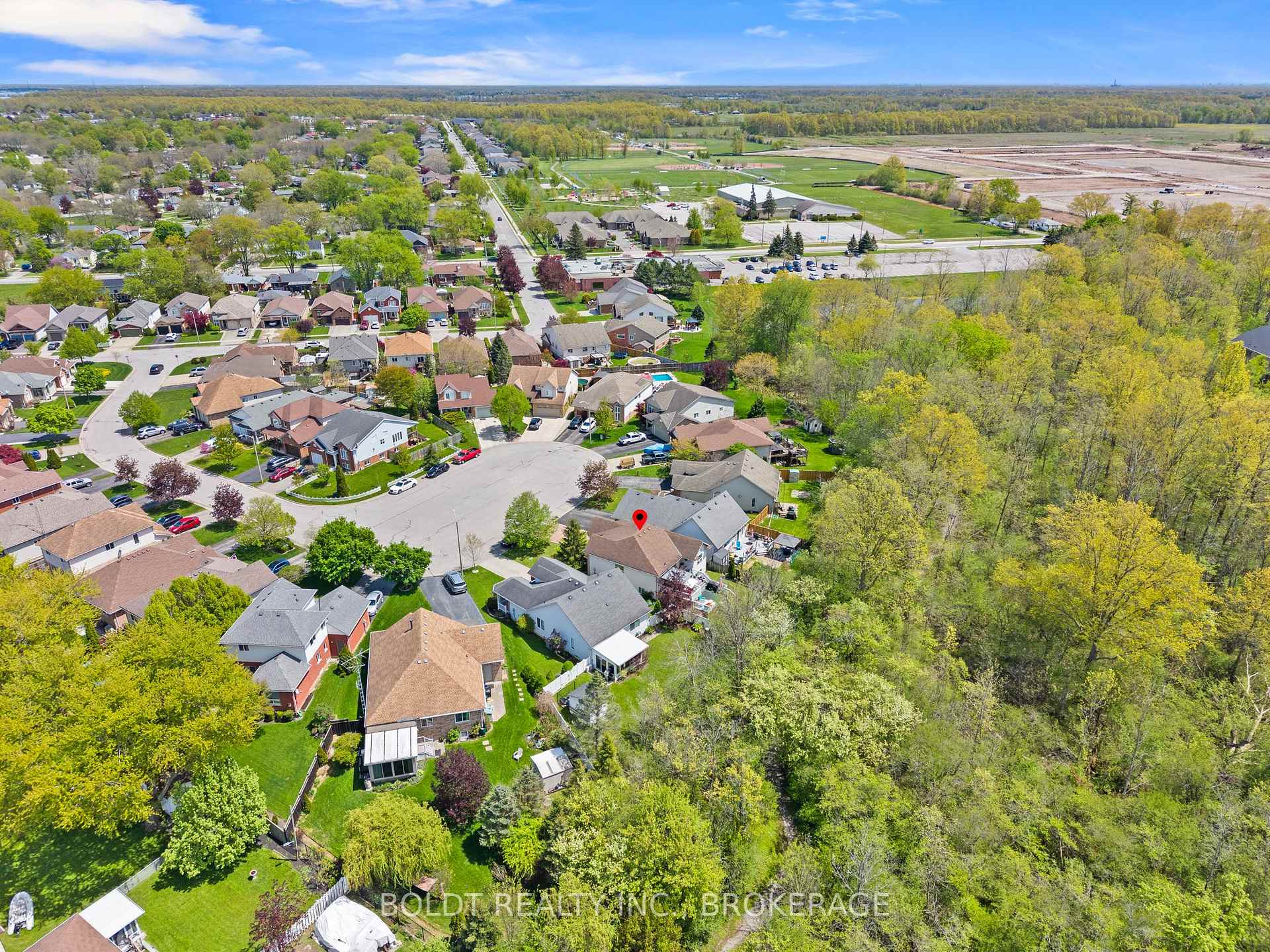 Photo 38 of 4333 Southerland Court, Niagara Falls, Lyons Creek — HOMEH