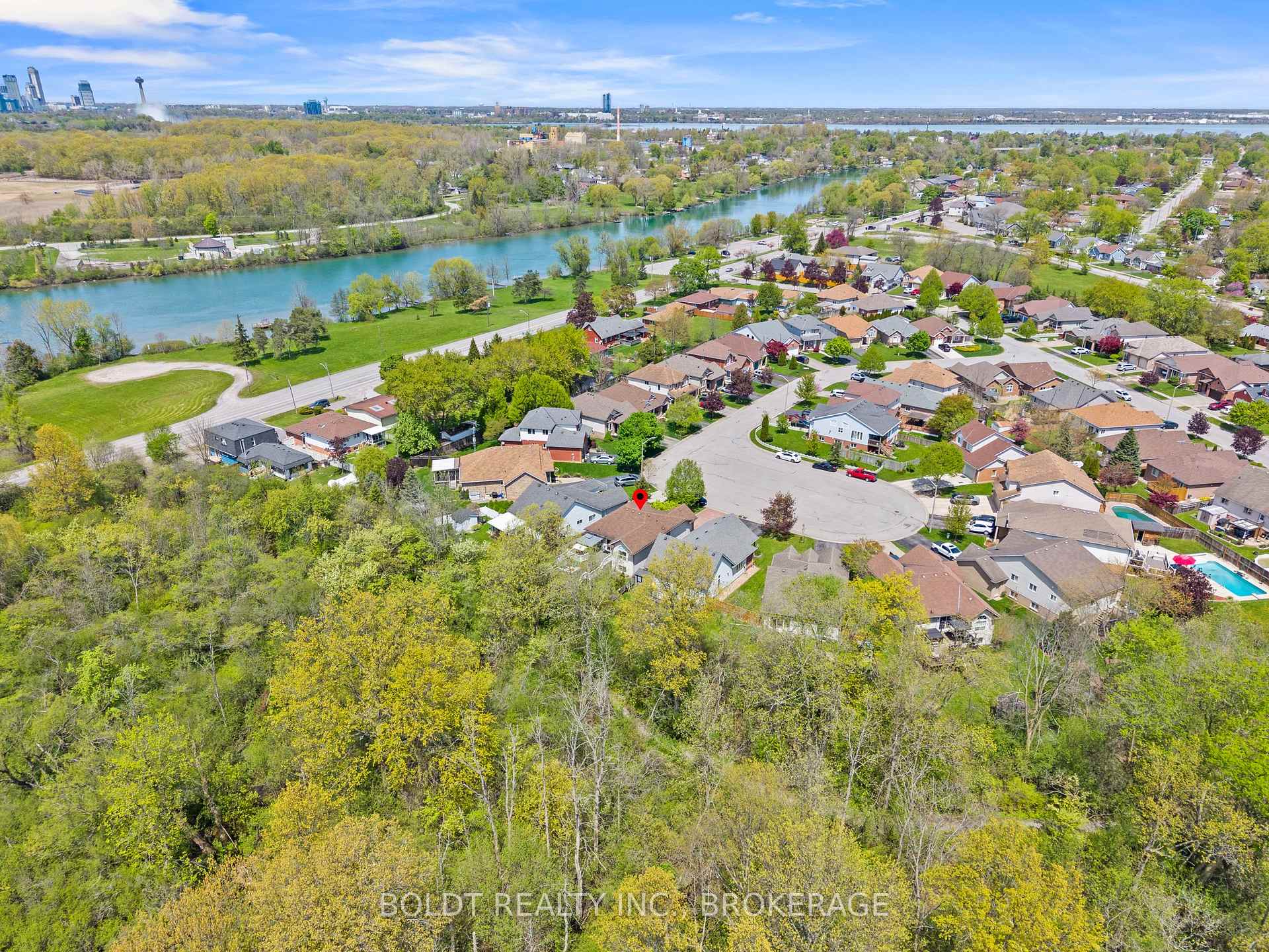 Photo 39 of 4333 Southerland Court, Niagara Falls, Lyons Creek — HOMEH
