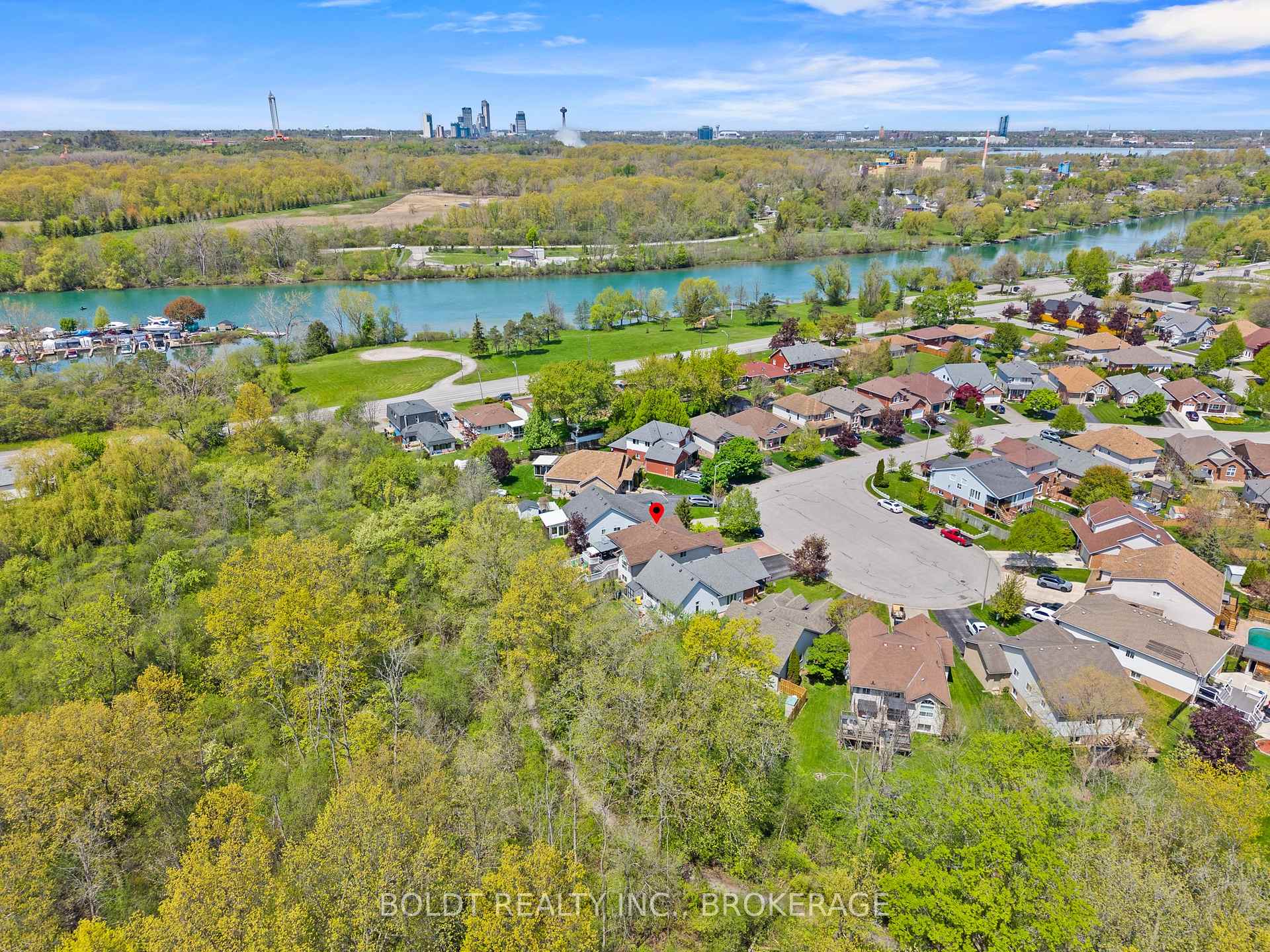 Photo 40 of 4333 Southerland Court, Niagara Falls, Lyons Creek — HOMEH