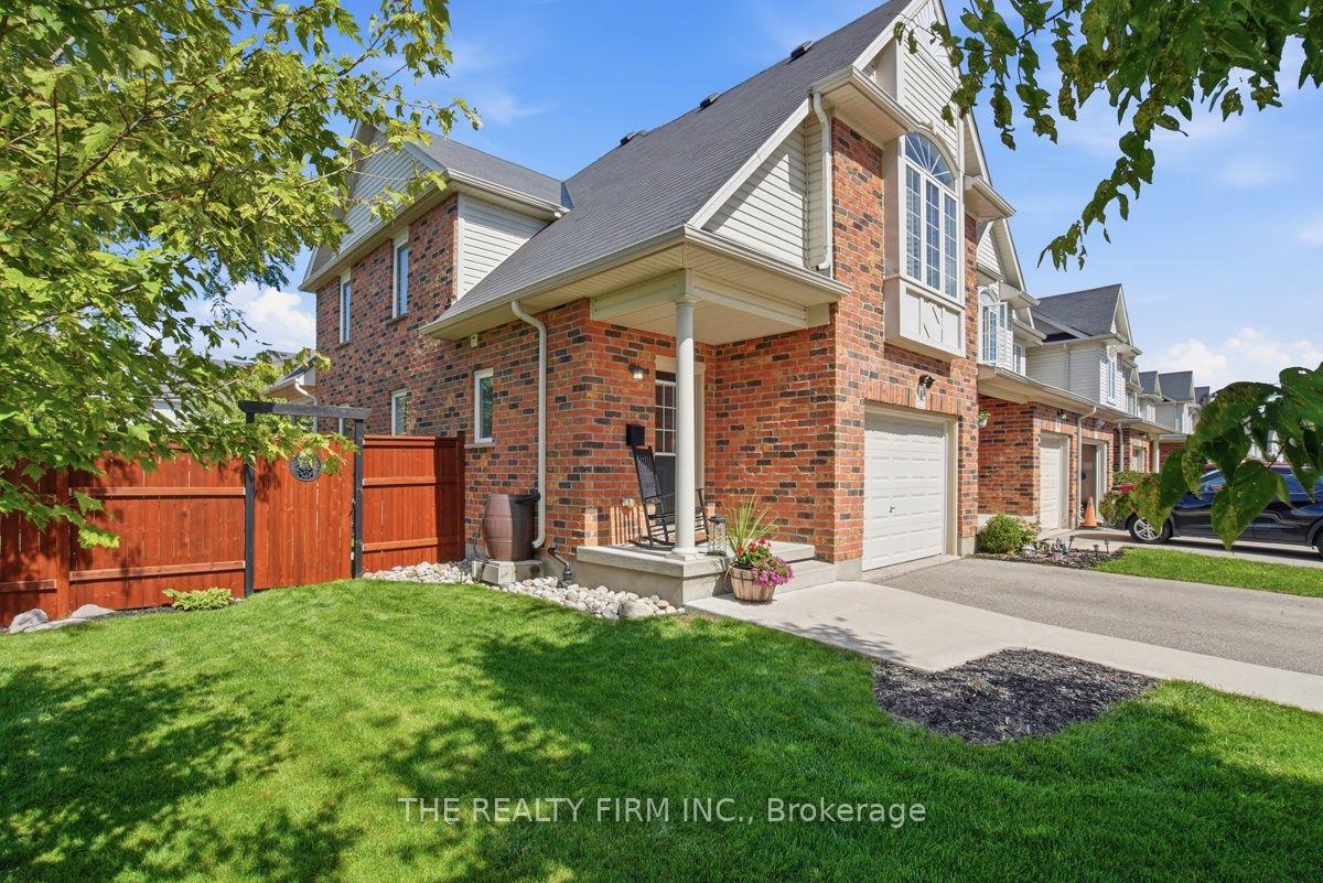 Photo 2 of 914 Silverfox Crescent, London, North S — HOMEH