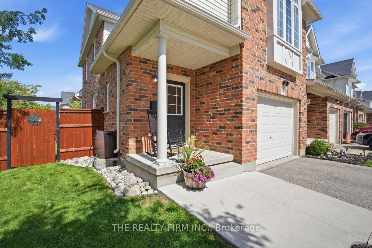 Photo 4 of 914 Silverfox Crescent, London, North S — HOMEH