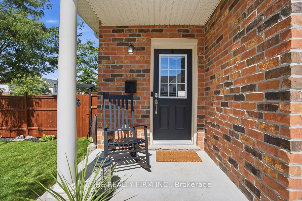 Photo 5 of 914 Silverfox Crescent, London, North S — HOMEH