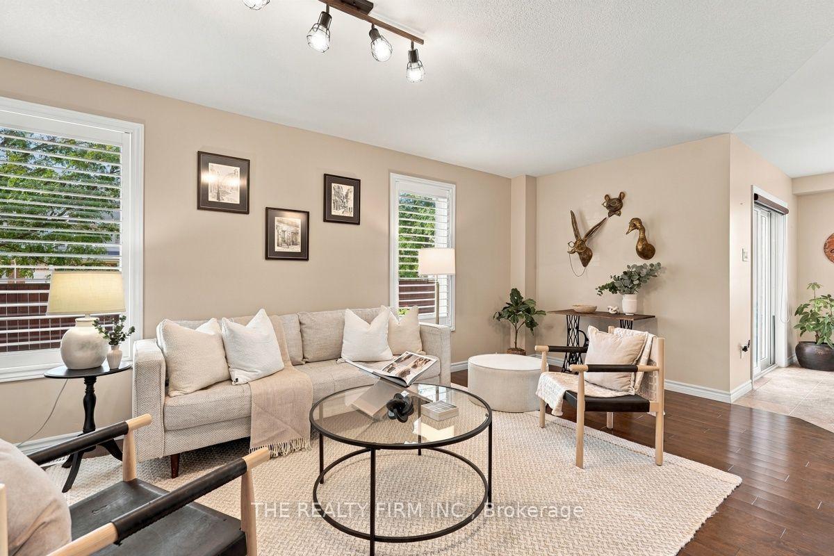 Photo 9 of 914 Silverfox Crescent, London, North S — HOMEH