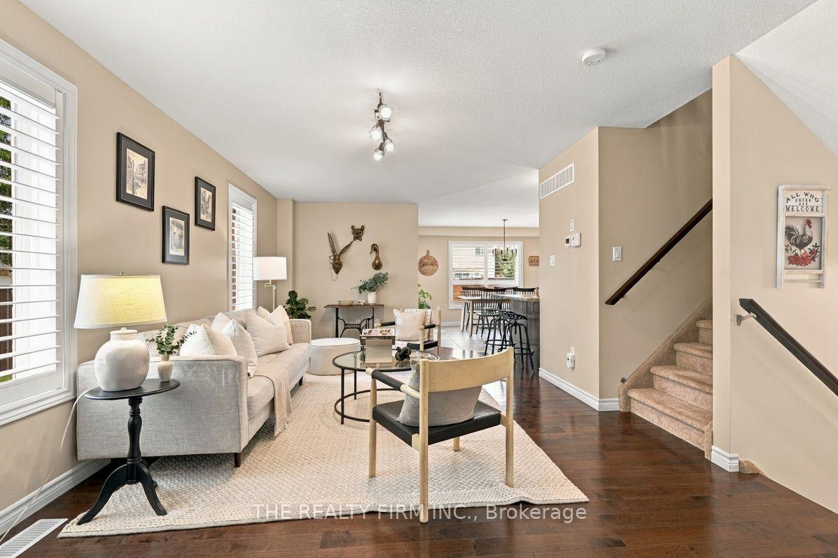 Photo 10 of 914 Silverfox Crescent, London, North S — HOMEH