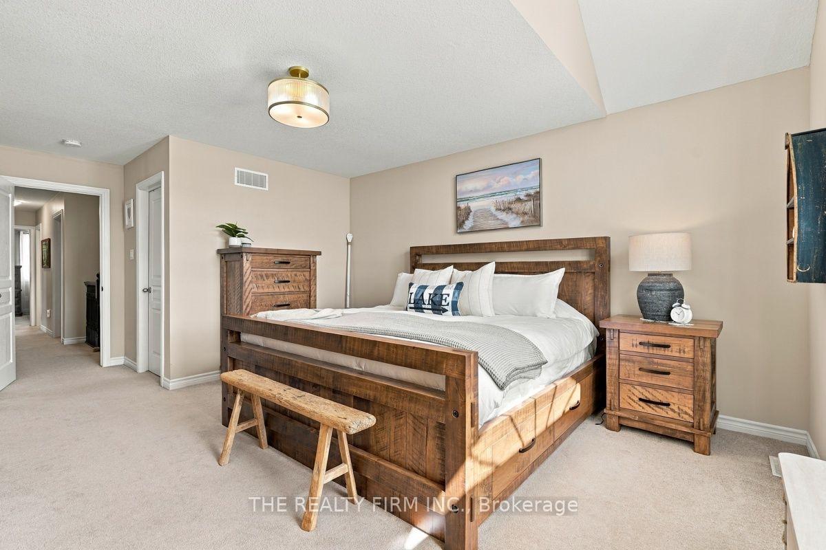 Photo 23 of 914 Silverfox Crescent, London, North S — HOMEH
