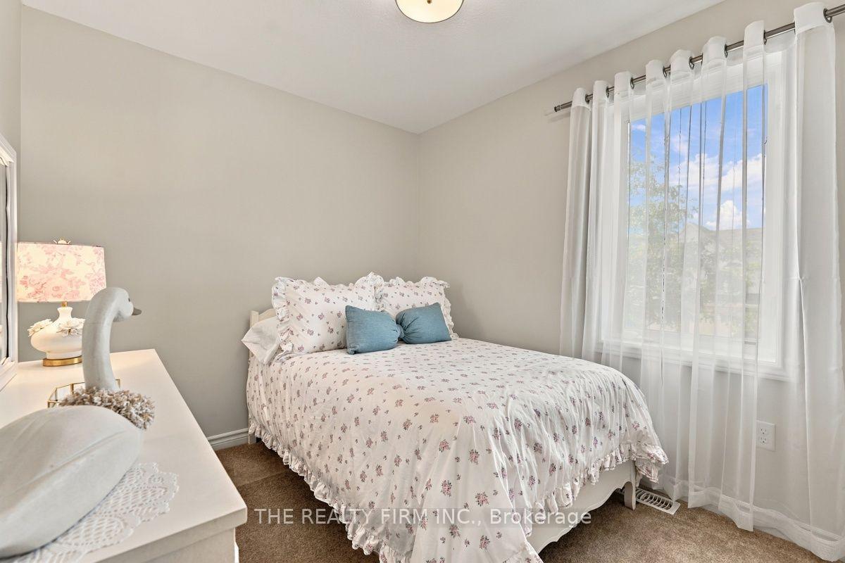 Photo 26 of 914 Silverfox Crescent, London, North S — HOMEH