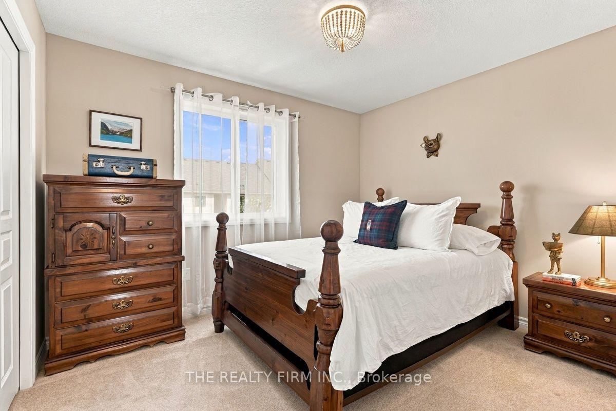 Photo 28 of 914 Silverfox Crescent, London, North S — HOMEH