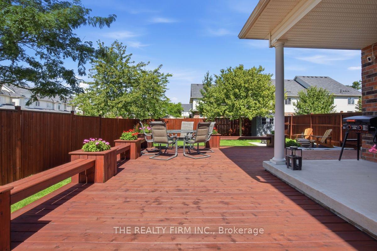 Photo 39 of 914 Silverfox Crescent, London, North S — HOMEH