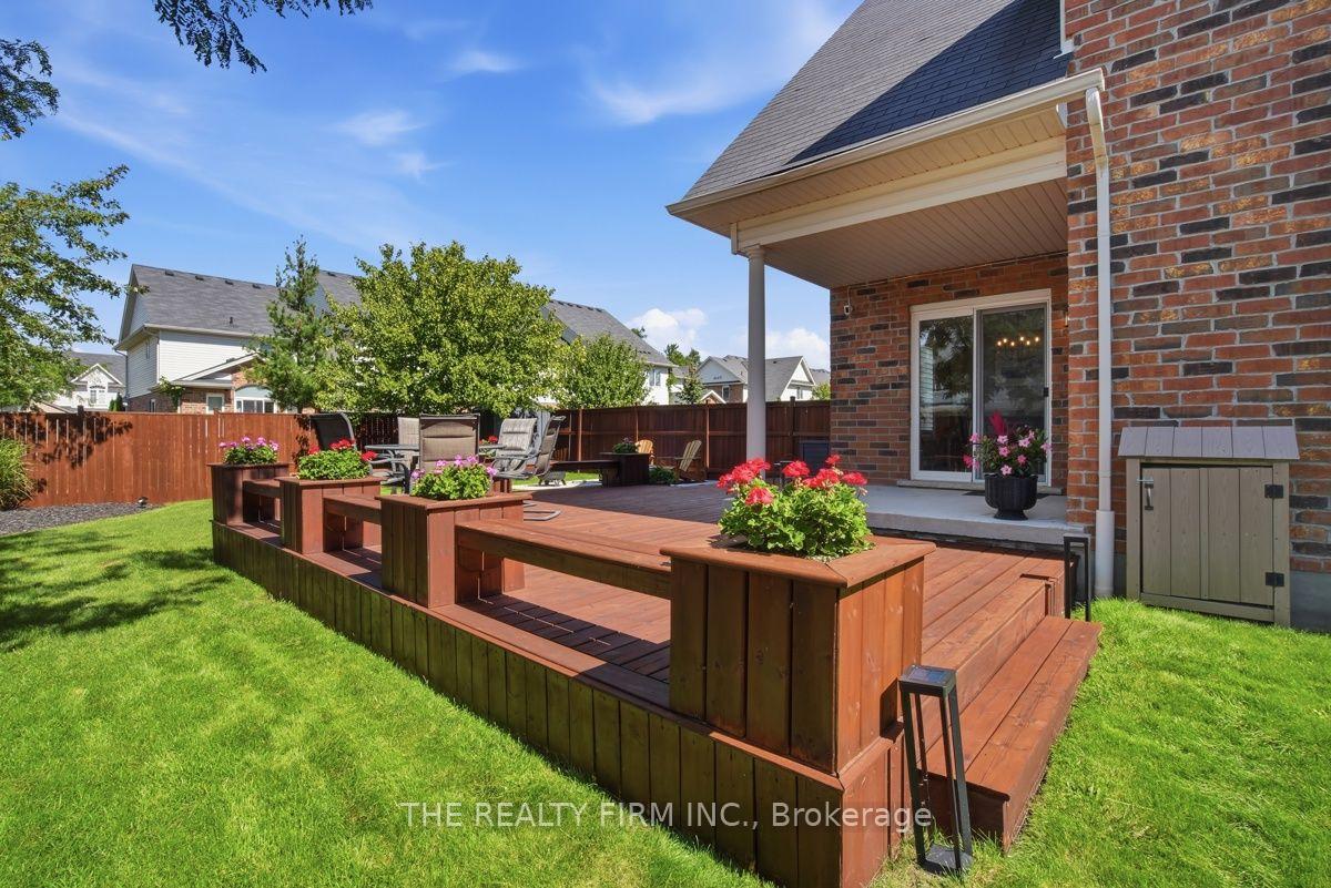 Photo 40 of 914 Silverfox Crescent, London, North S — HOMEH