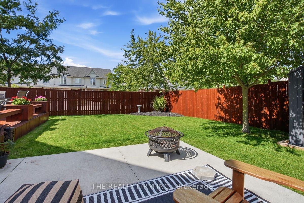 Photo 42 of 914 Silverfox Crescent, London, North S — HOMEH