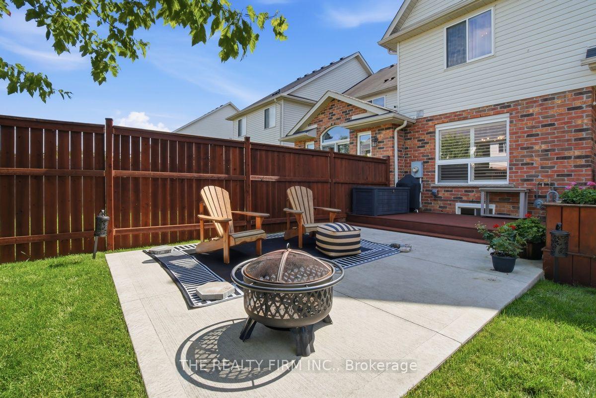 Photo 44 of 914 Silverfox Crescent, London, North S — HOMEH
