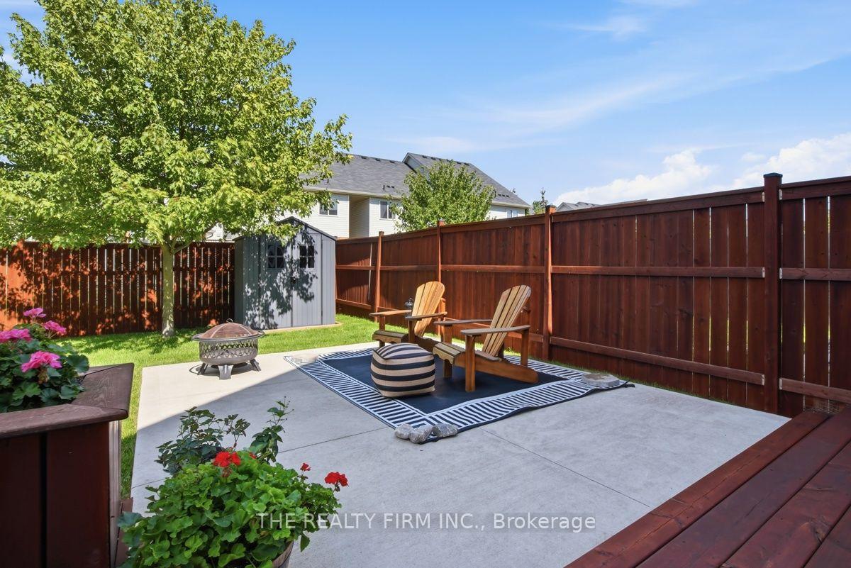 Photo 45 of 914 Silverfox Crescent, London, North S — HOMEH