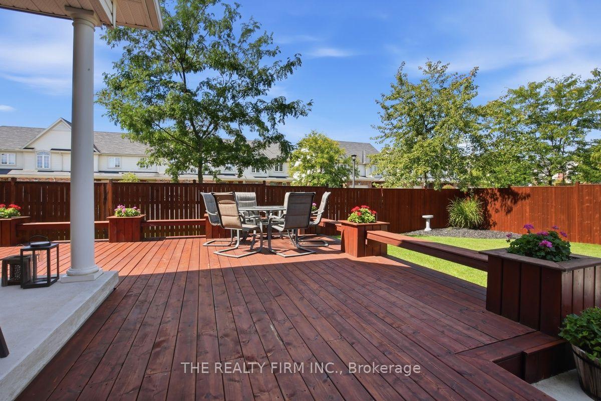 Photo 47 of 914 Silverfox Crescent, London, North S — HOMEH