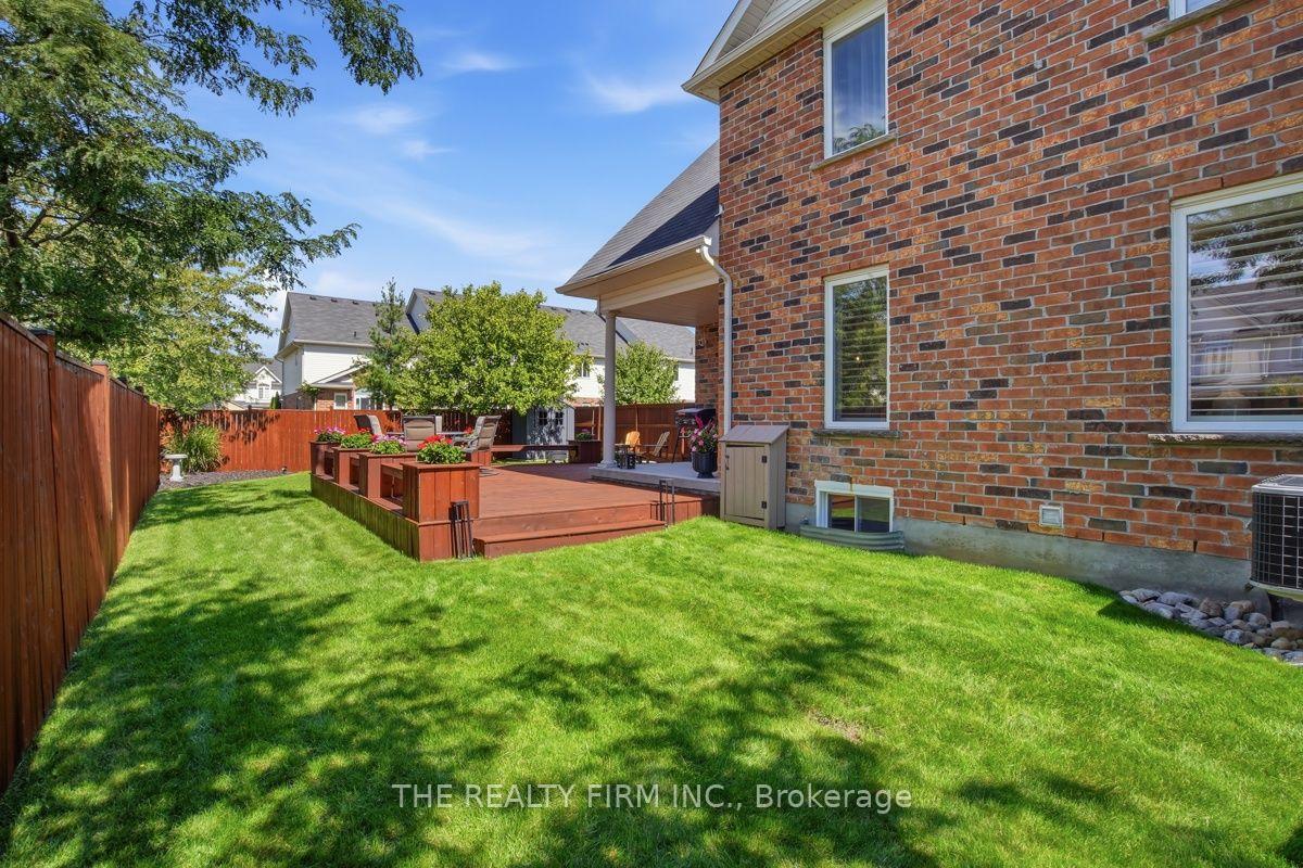 Photo 48 of 914 Silverfox Crescent, London, North S — HOMEH