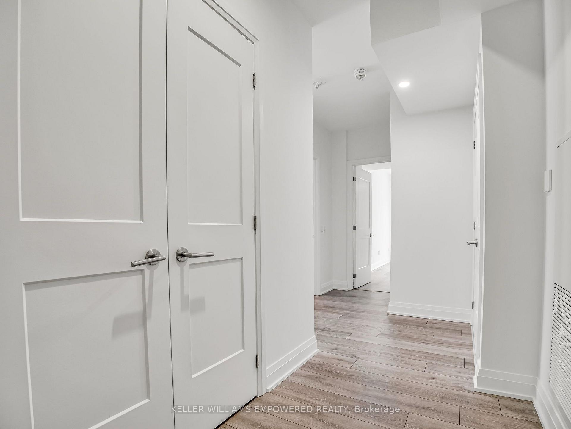 Photo 3 of Unit 209, 21 Park Street E, Mississauga, Port Credit — HOMEH