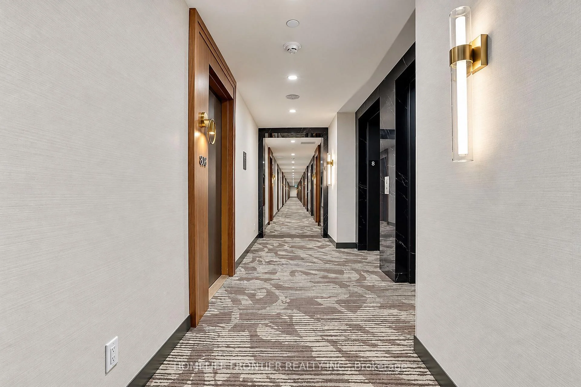 Photo 5 of Unit 808, 6 Greenbriar Road E, North York, Bayview Village — HOMEH