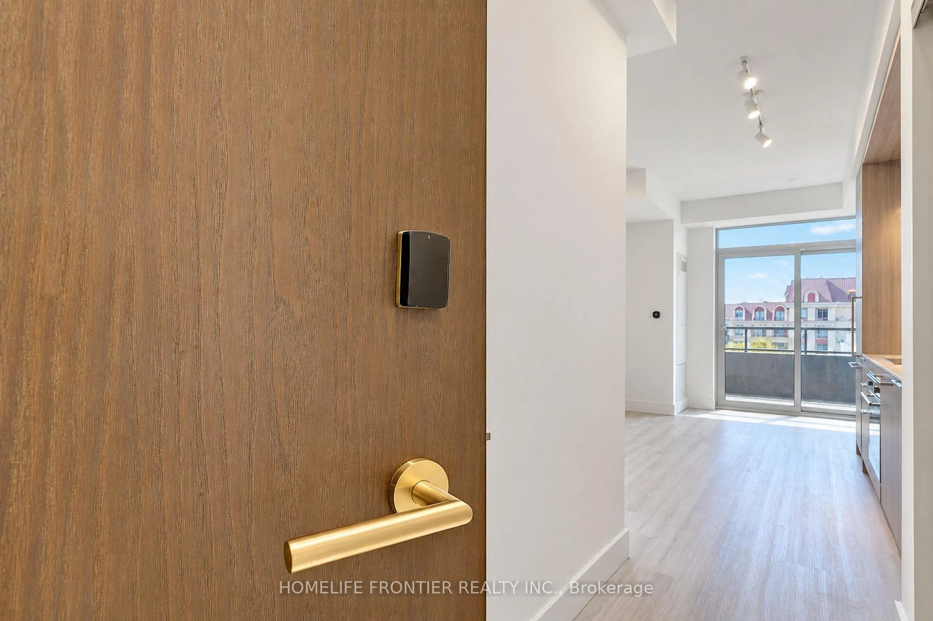 Photo 7 of Unit 808, 6 Greenbriar Road E, North York, Bayview Village — HOMEH