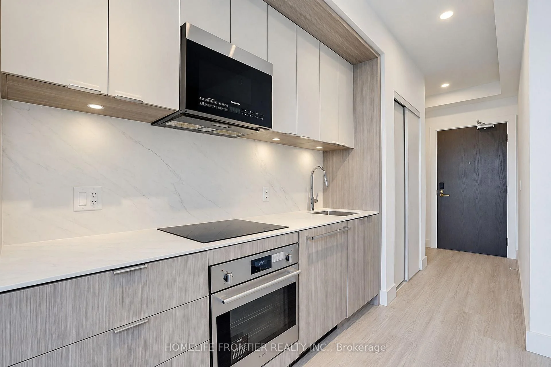 Photo 9 of Unit 808, 6 Greenbriar Road E, North York, Bayview Village — HOMEH