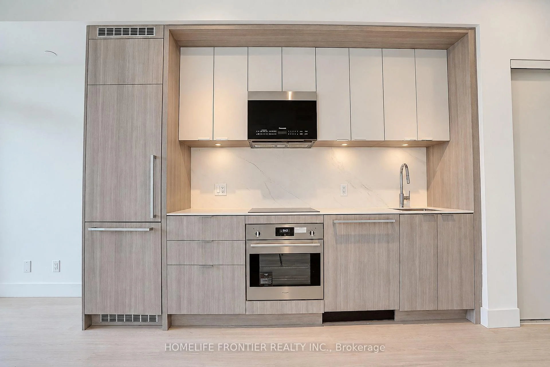 Photo 11 of Unit 808, 6 Greenbriar Road E, North York, Bayview Village — HOMEH