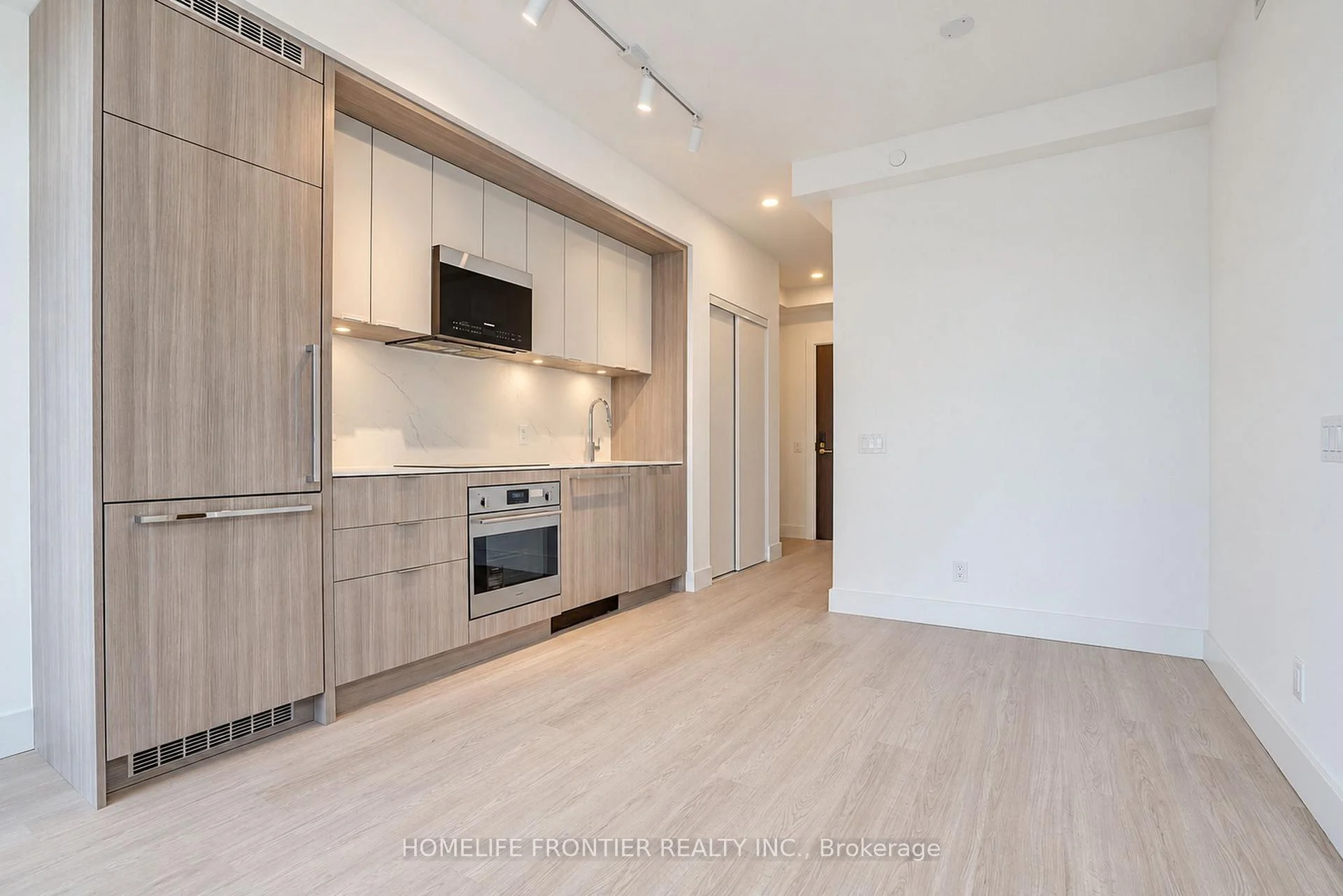 Photo 12 of Unit 808, 6 Greenbriar Road E, North York, Bayview Village — HOMEH