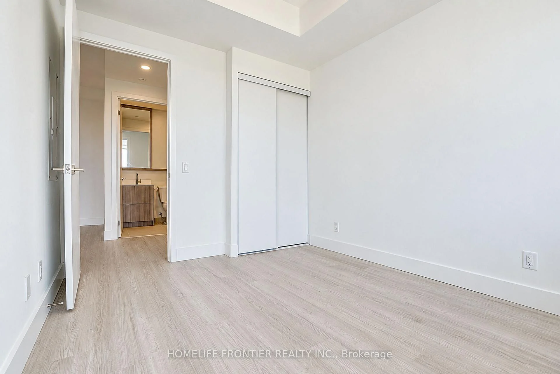 Photo 18 of Unit 808, 6 Greenbriar Road E, North York, Bayview Village — HOMEH