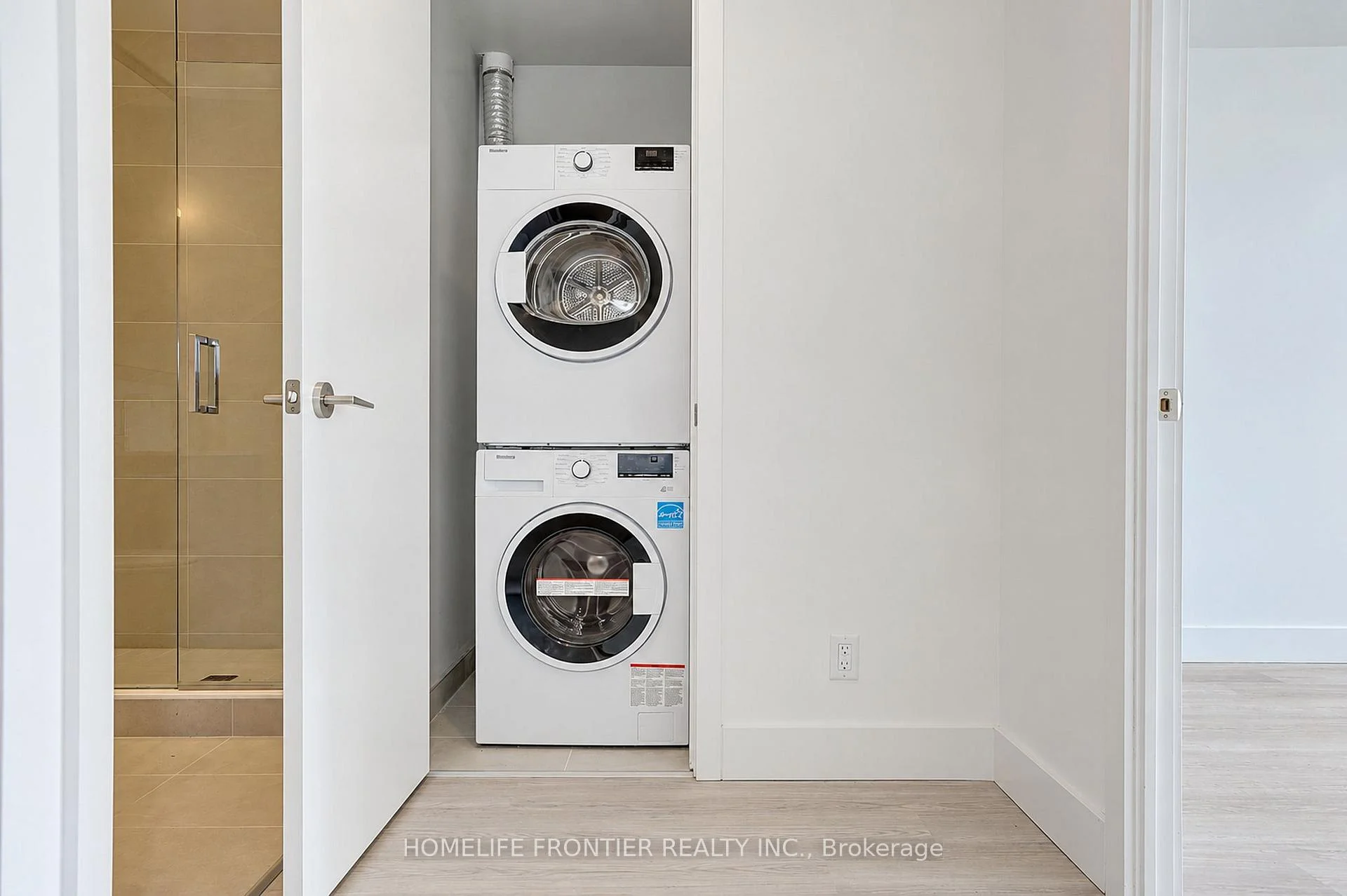 Photo 20 of Unit 808, 6 Greenbriar Road E, North York, Bayview Village — HOMEH
