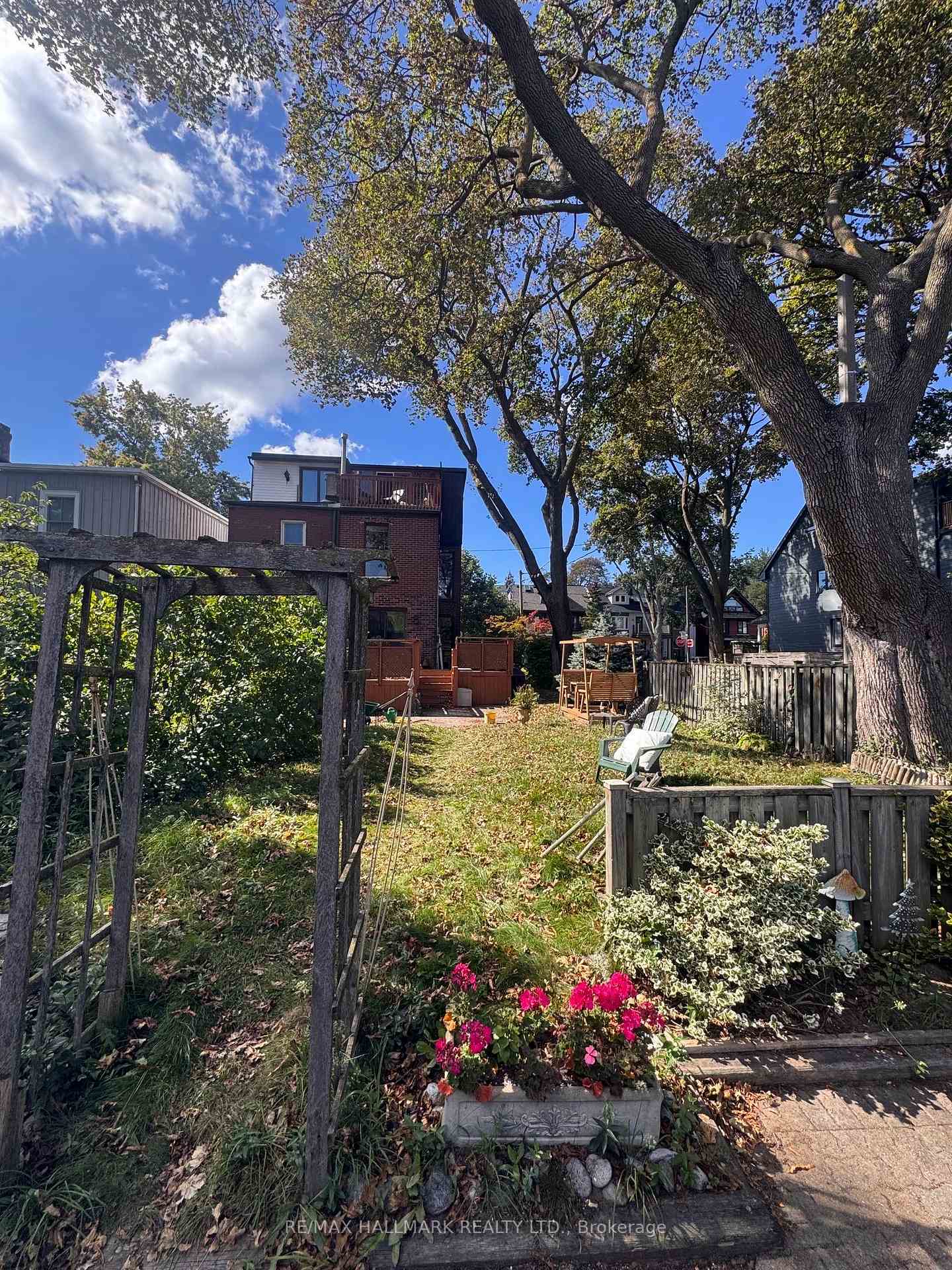 Photo 3 of 133 Hampton Avenue, Toronto, North Riverdale — HOMEH